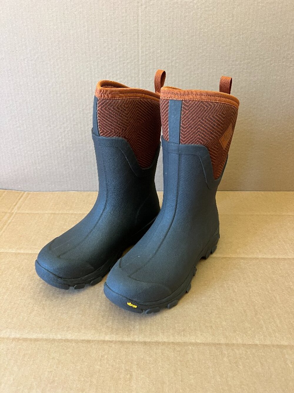 Muck Boots Women's Size 9 Arctic Ice Ag Mid 100% Waterproof Slip Resistant Brown
